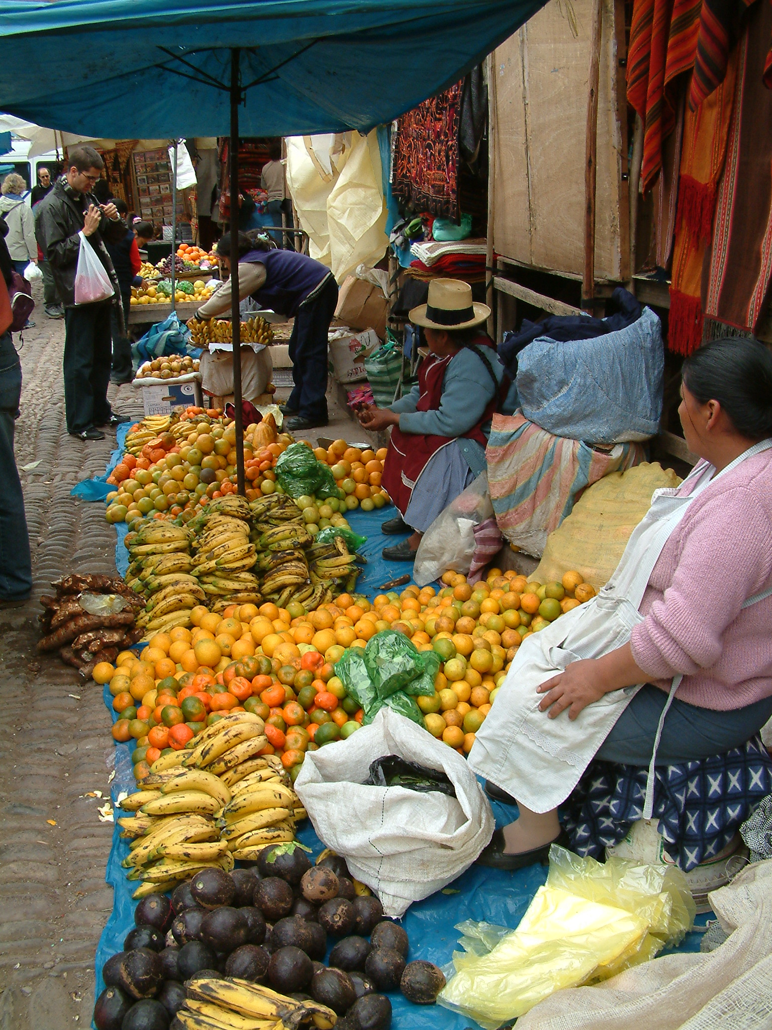 Peru - Around a local market up in the mountains - Opher's World