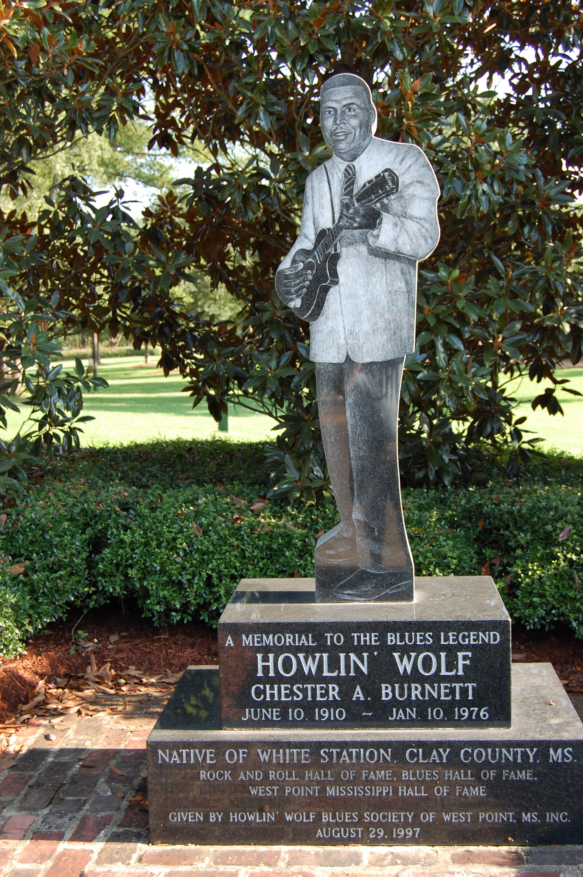 Howlin' Wolf Monument and Museum - West Point Mississippi. - Opher's World